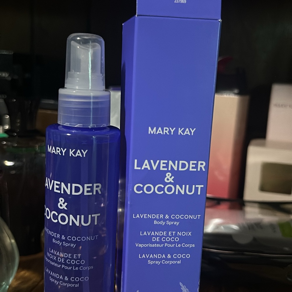 Mary Kay Lavender & Coconut Body Mist in Purple